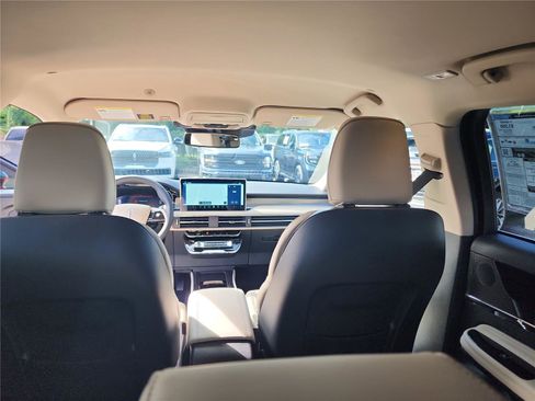 New 2026 Lincoln Corsair Premiere image 23