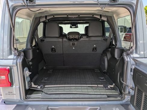Certified 2026 Jeep Wrangler Unlimited Rubicon AWD/4WD image 9