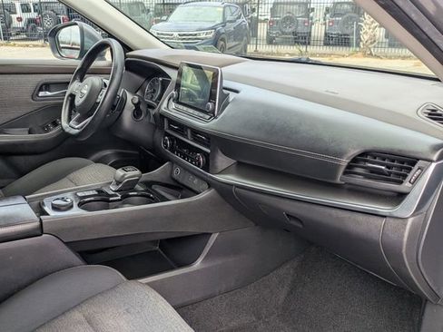Used 2023 Nissan Rogue SV image 32