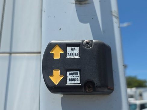 Used 2023 Isuzu NPR RWD image 9
