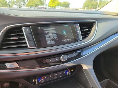 Used 2019 Buick Enclave Essence w/ LPO, Sport Appearance Package FWD image 20