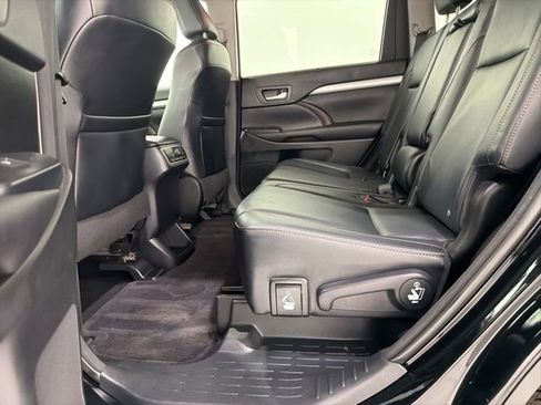 Used 2016 Toyota Highlander XLE AWD/4WD image 17
