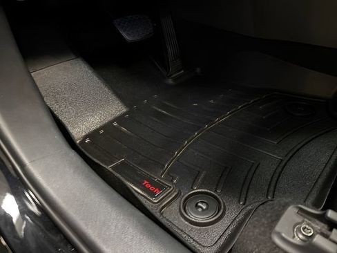 Used 2019 Toyota RAV4 Limited image 32