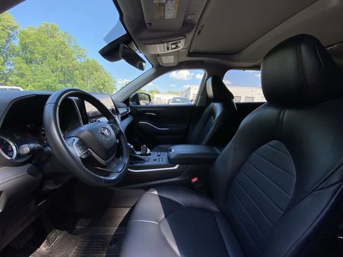 Used 2023 Toyota Highlander XLE AWD/4WD image 20
