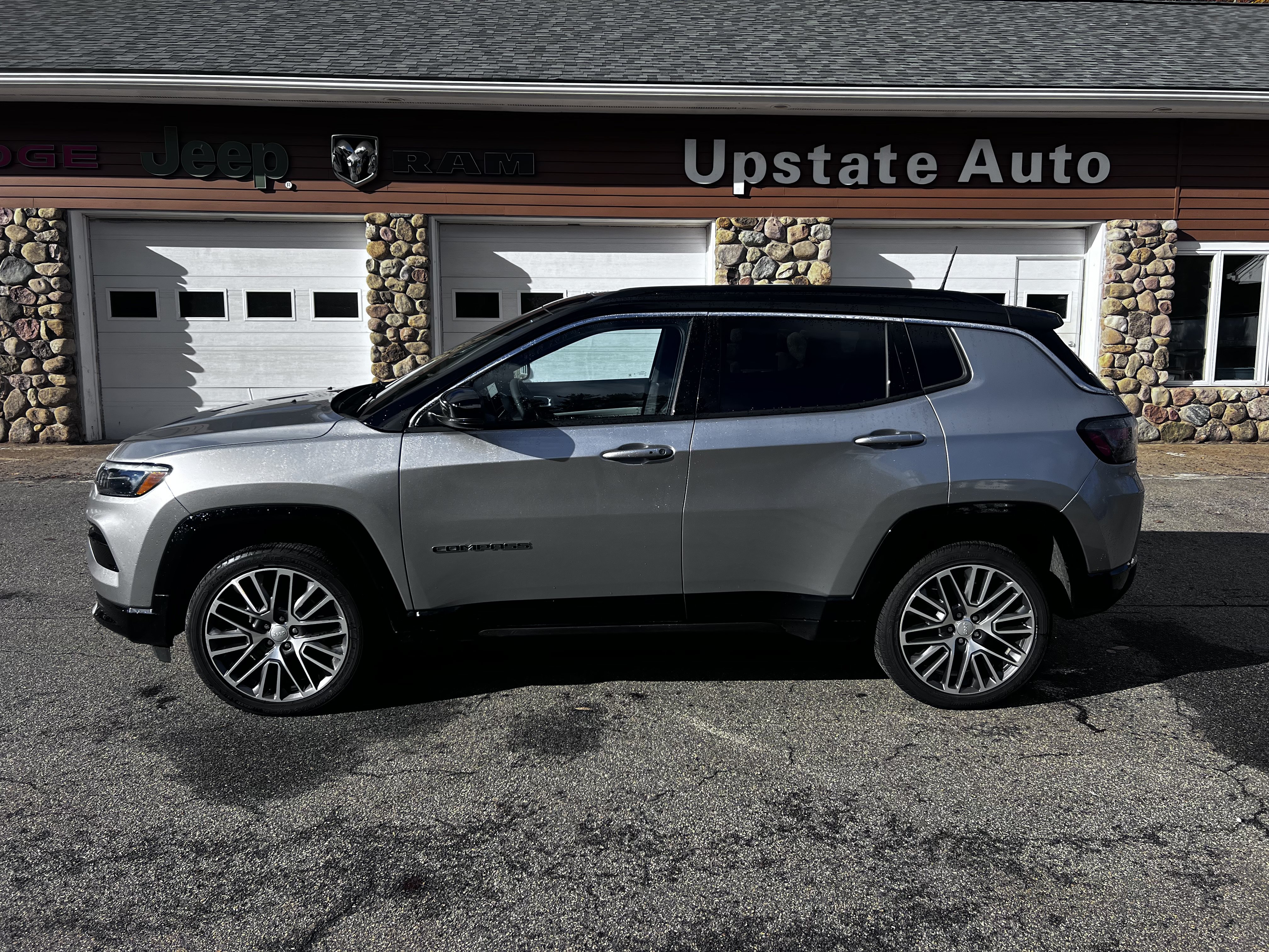 Used 2023 Jeep Compass Limited w/ Elite Group AWD/4WD image 8