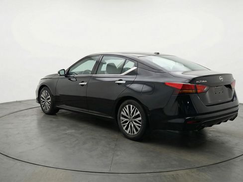 Used 2025 Nissan Altima 2.5 SV image 6