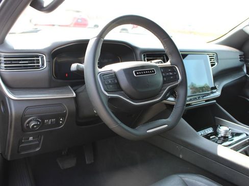 Used 2024 Jeep Wagoneer L Series II w/ Flexible Seating Group AWD/4WD image 23