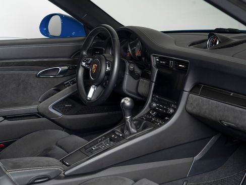 Used 2018 Porsche 911 Targa 4 GTS image 32