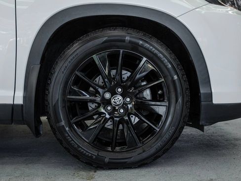 Used 2019 Toyota Highlander SE AWD/4WD image 10