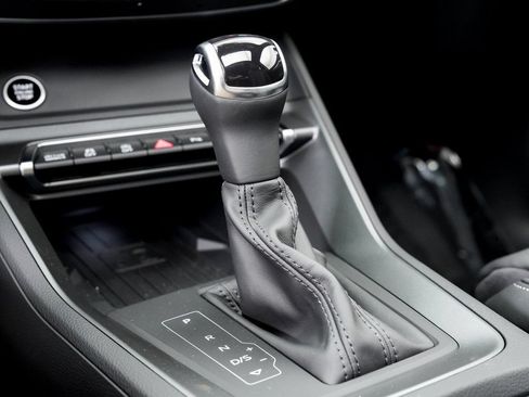 Certified 2025 Audi Q3 2.0T Premium AWD/4WD image 17