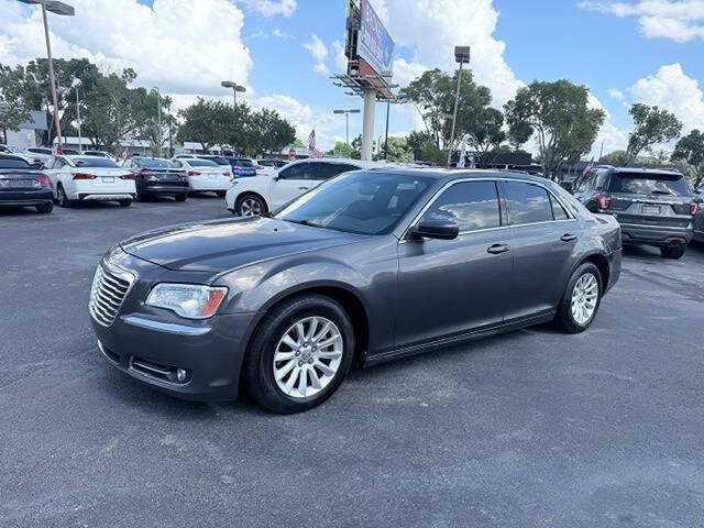 Used 2014 Chrysler 300 RWD image 2