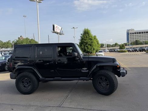 Used 2013 Jeep Wrangler Unlimited Sahara w/ Connectivity Group image 4