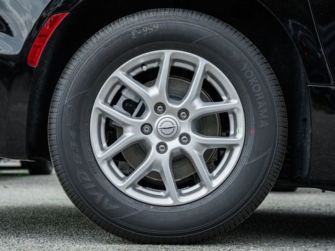 New 2025 Chrysler Pacifica Select image 15