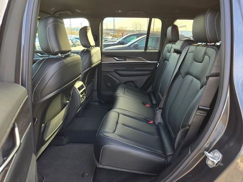 New 2025 Jeep Grand Cherokee Limited image 27
