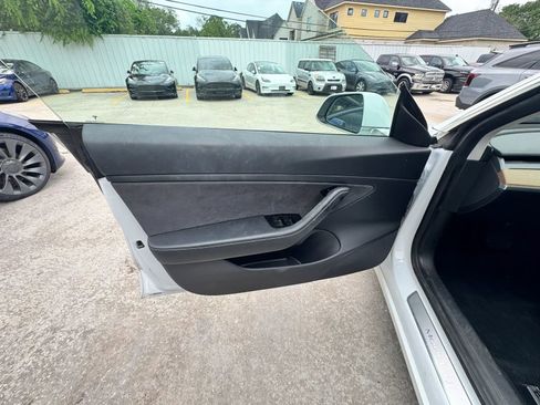Used 2020 Tesla Model 3 Performance image 6