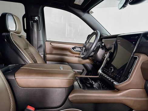 Used 2025 GMC Yukon XL Denali Ultimate AWD/4WD image 38