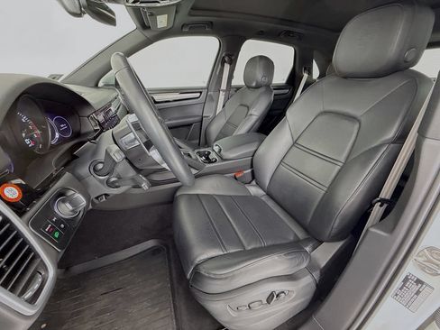Certified 2023 Porsche Cayenne Platinum Edition AWD/4WD image 5