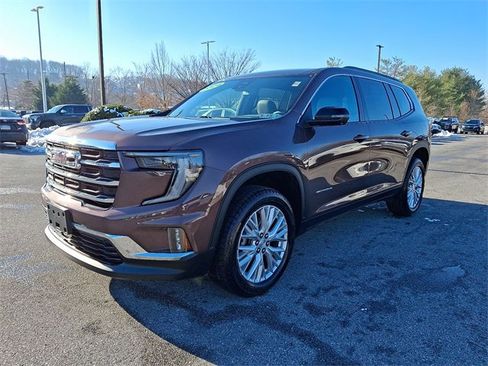 Used 2024 GMC Acadia Elevation image 3