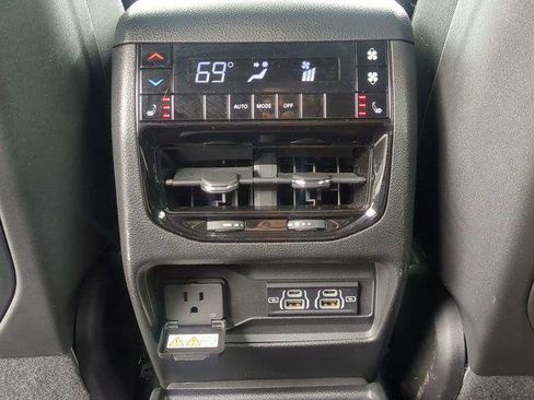 Certified 2025 Jeep Grand Cherokee L Limited w/ Luxury Tech Group II image 17