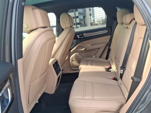 Used 2023 Porsche Cayenne S image 12
