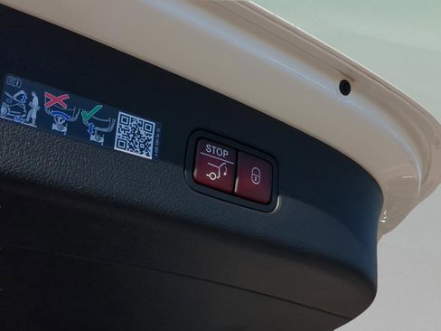 Certified 2026 Mercedes-Benz GLC 300 image 6