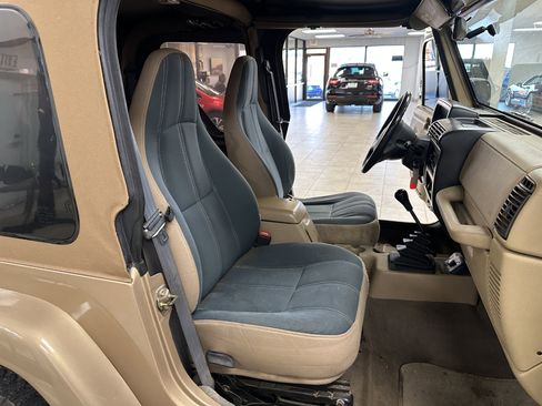 Used 1999 Jeep Wrangler Sahara image 19