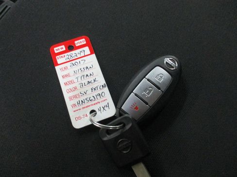 Used 2017 Nissan Titan SV image 31