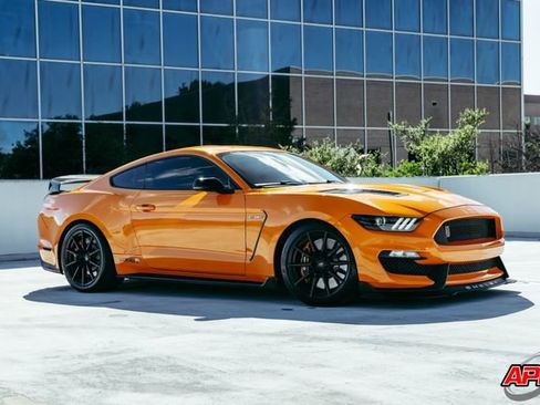 Used 2019 Ford Mustang Shelby GT350 w/ Technology Package image 51