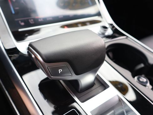 Used 2019 Audi Q8 Prestige w/ Luxury Package AWD/4WD image 25