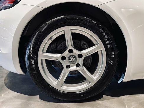 Used 2018 Porsche 718 Boxster RWD image 27