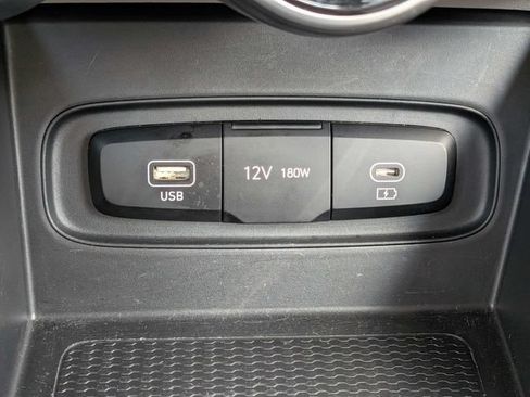 Used 2025 Hyundai Venue SEL FWD image 25