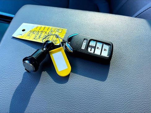 Used 2018 Honda Accord EX image 15