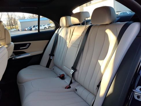 Used 2026 Mercedes-Benz E 350 4MATIC Sedan image 8