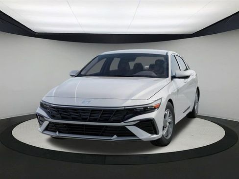 New 2025 Hyundai Elantra SE image 6