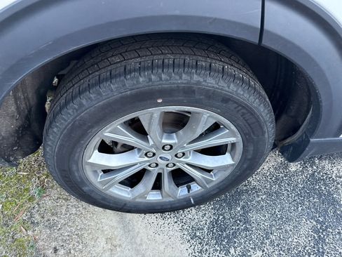 Used 2023 Ford Explorer XLT w/ Equipment Group 202A image 28