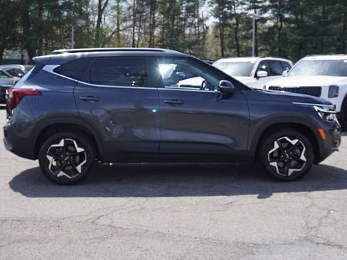 Used 2024 Kia Seltos EX image 16