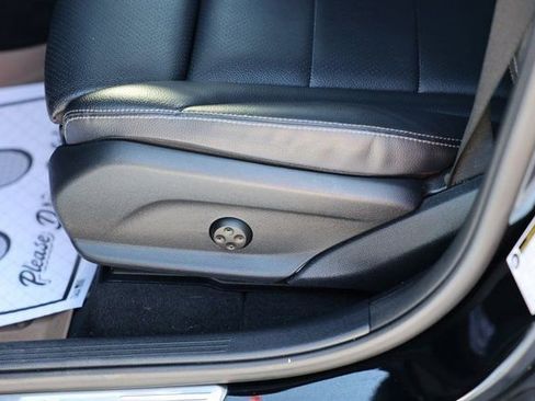 Used 2022 Mercedes-Benz GLC 300 4MATIC image 17