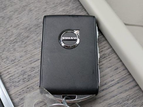 Used 2023 Volvo XC90 B6 Plus image 23