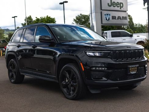 Used 2024 Jeep Grand Cherokee Limited w/ Luxury Tech Group II AWD/4WD image 8