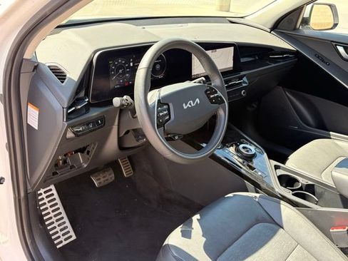 Used 2023 Kia Niro Wave FWD image 13