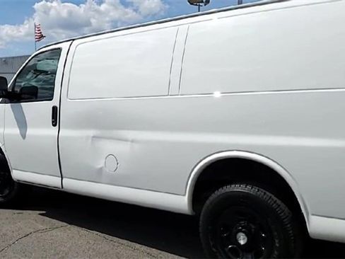 Used 2018 Chevrolet Express 2500 image 5