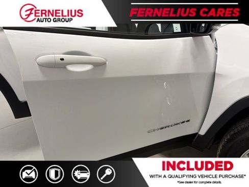 Used 2022 Jeep Cherokee Latitude Lux AWD/4WD image 16