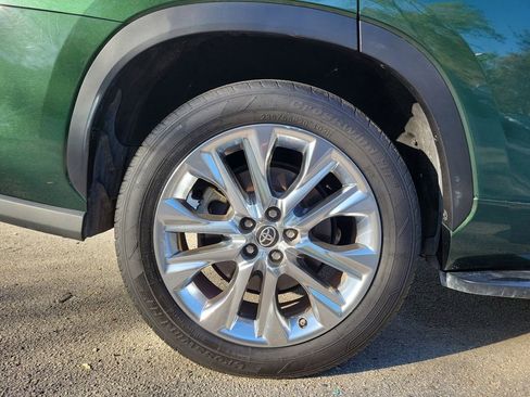 Used 2023 Toyota Highlander Limited image 17