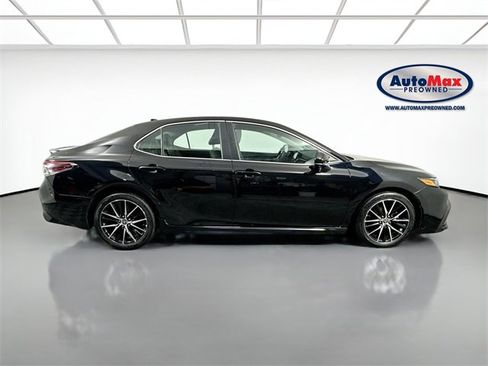 Used 2021 Toyota Camry SE image 9