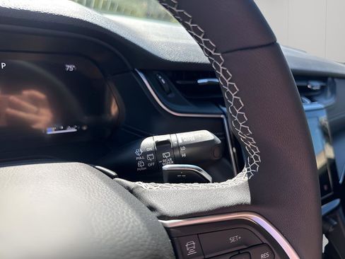 New 2025 Jeep Grand Cherokee Altitude image 33