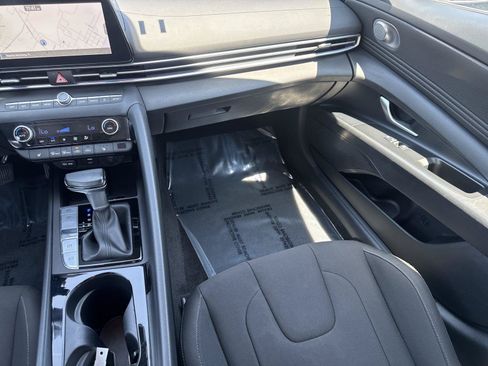 Used 2025 Hyundai Elantra SEL FWD image 16