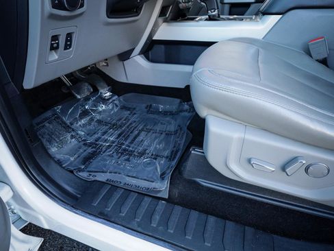 Used 2018 Ford F150 Lariat w/ Equipment Group 502A Luxury image 15