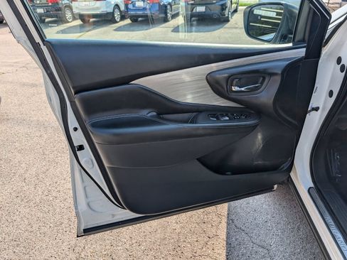 Used 2017 Nissan Murano S w/ Navigation Package FWD image 11