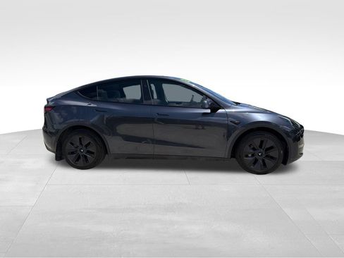 Used 2025 Tesla Model Y Long Range AWD/4WD image 8