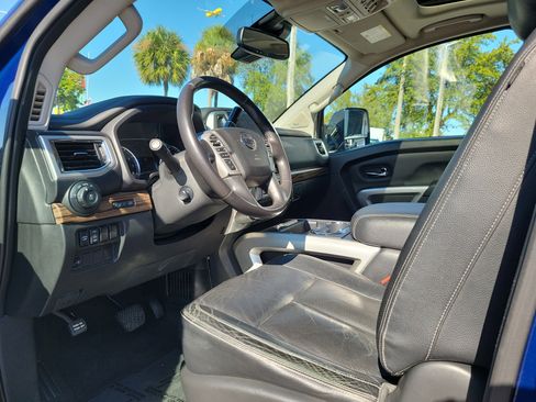 Used 2020 Nissan Titan SL w/ Moonroof Package image 9
